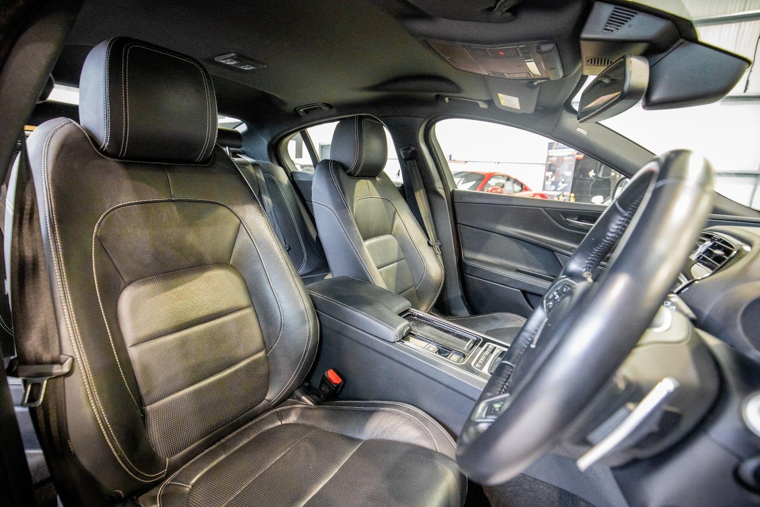 Used Jaguar XE 2018 for sale - 77597929: Photo 3