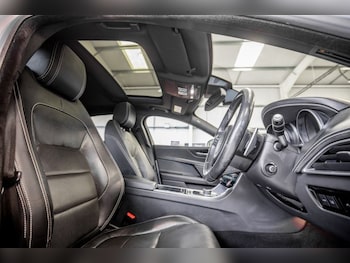 Used Jaguar XE 2017 for sale - 78287686: Photo