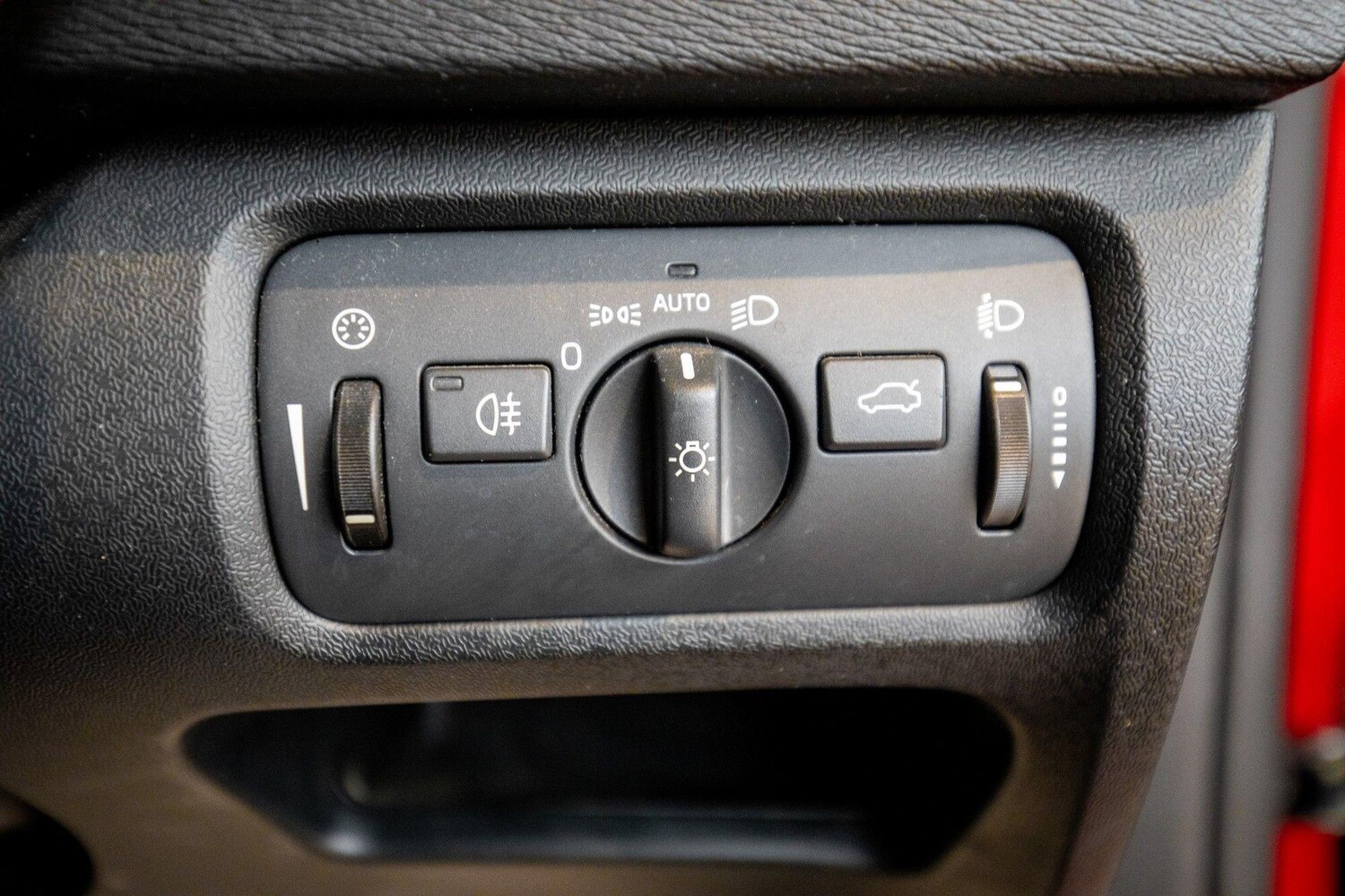 Used Volvo V40 2016 for sale - 76825227: Photo 17