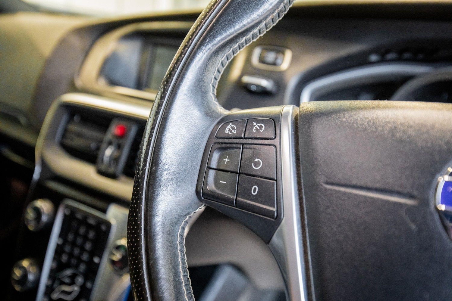 Used Volvo V40 2016 for sale - 76825227: Photo 19