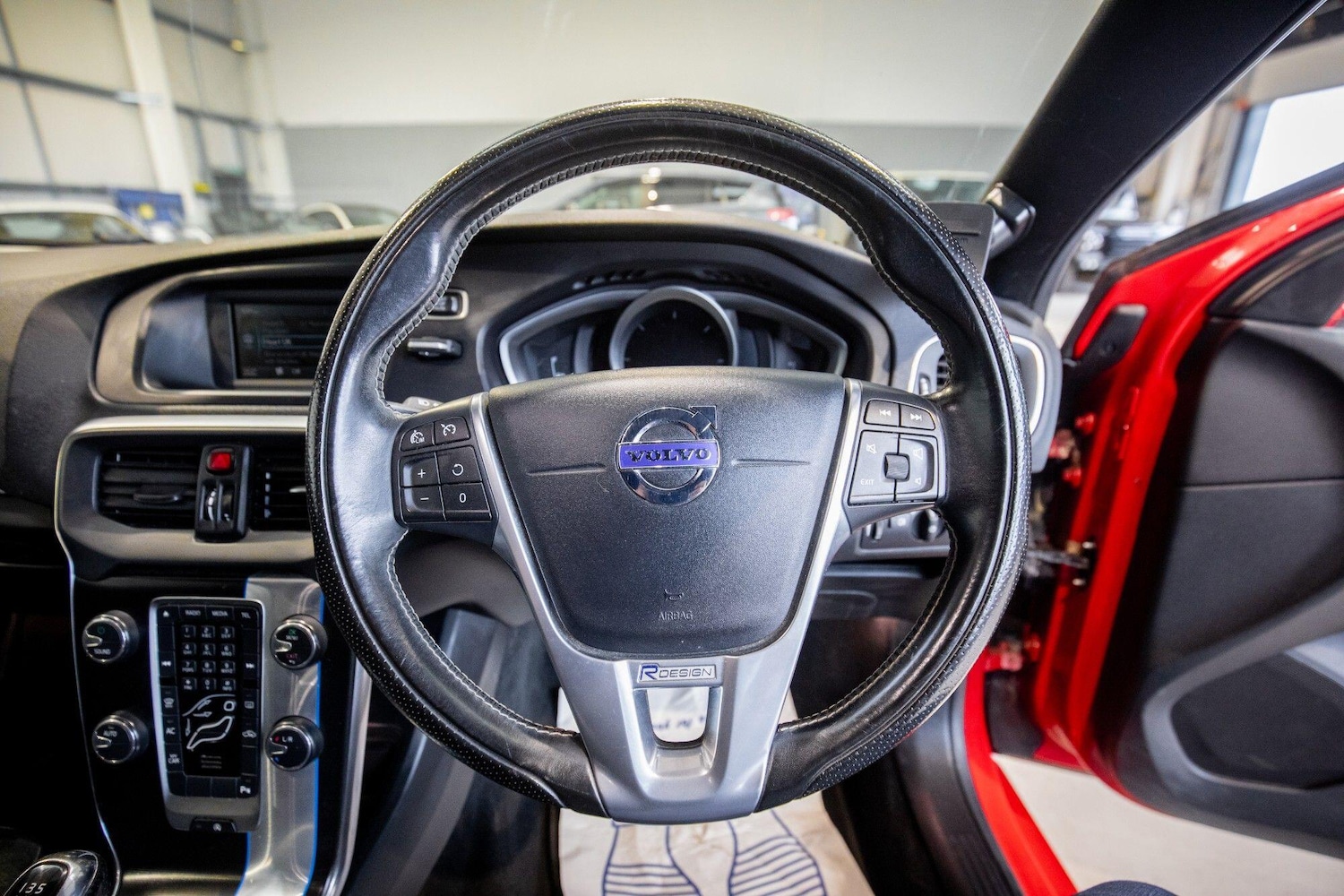 Used Volvo V40 2016 for sale - 76825227: Photo 2