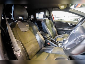 Used Volvo V40 2016 for sale - 76825227: Photo