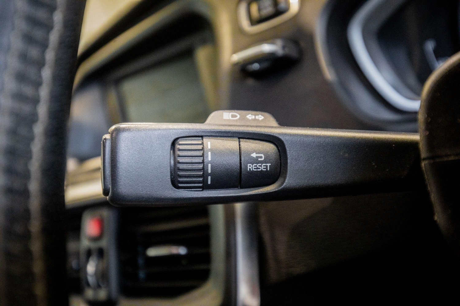 Used Volvo V40 2016 for sale - 76825227: Photo 62