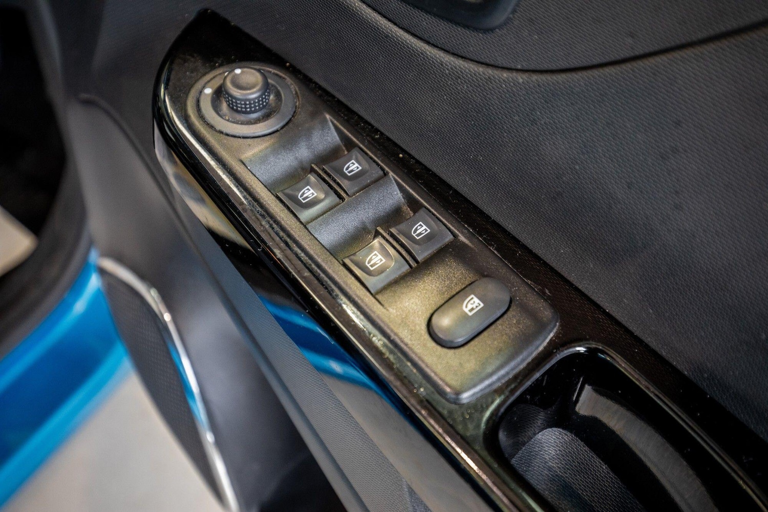 Used Renault Captur for sale - 76824302: Photo 14