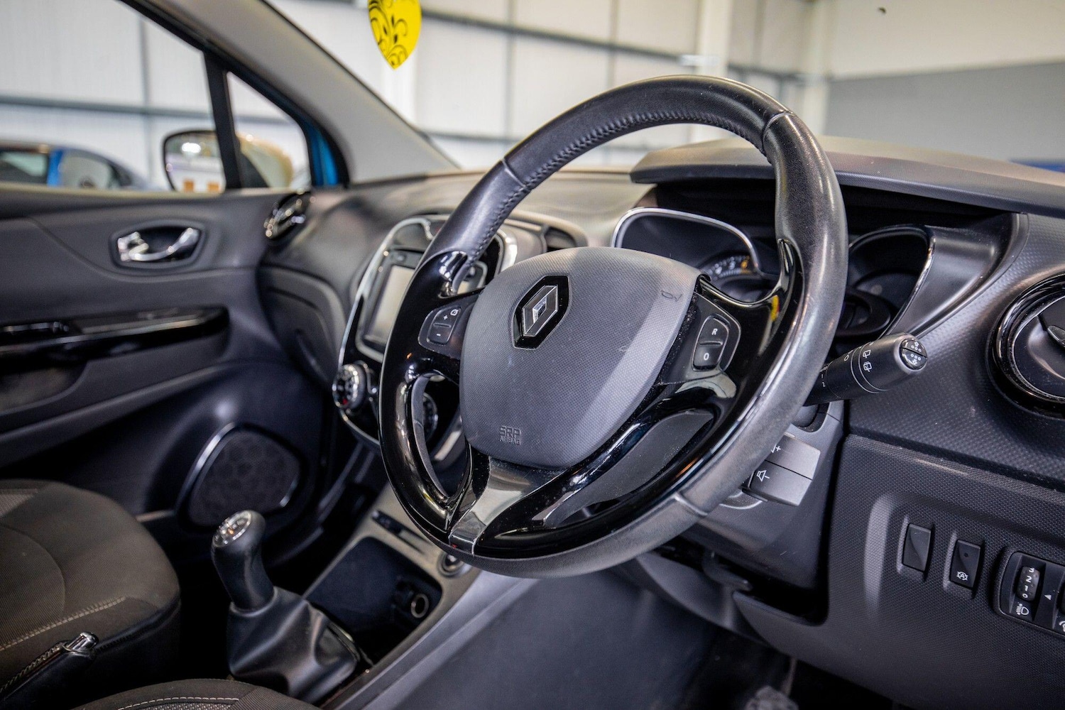 Used Renault Captur for sale - 76824302: Photo 16