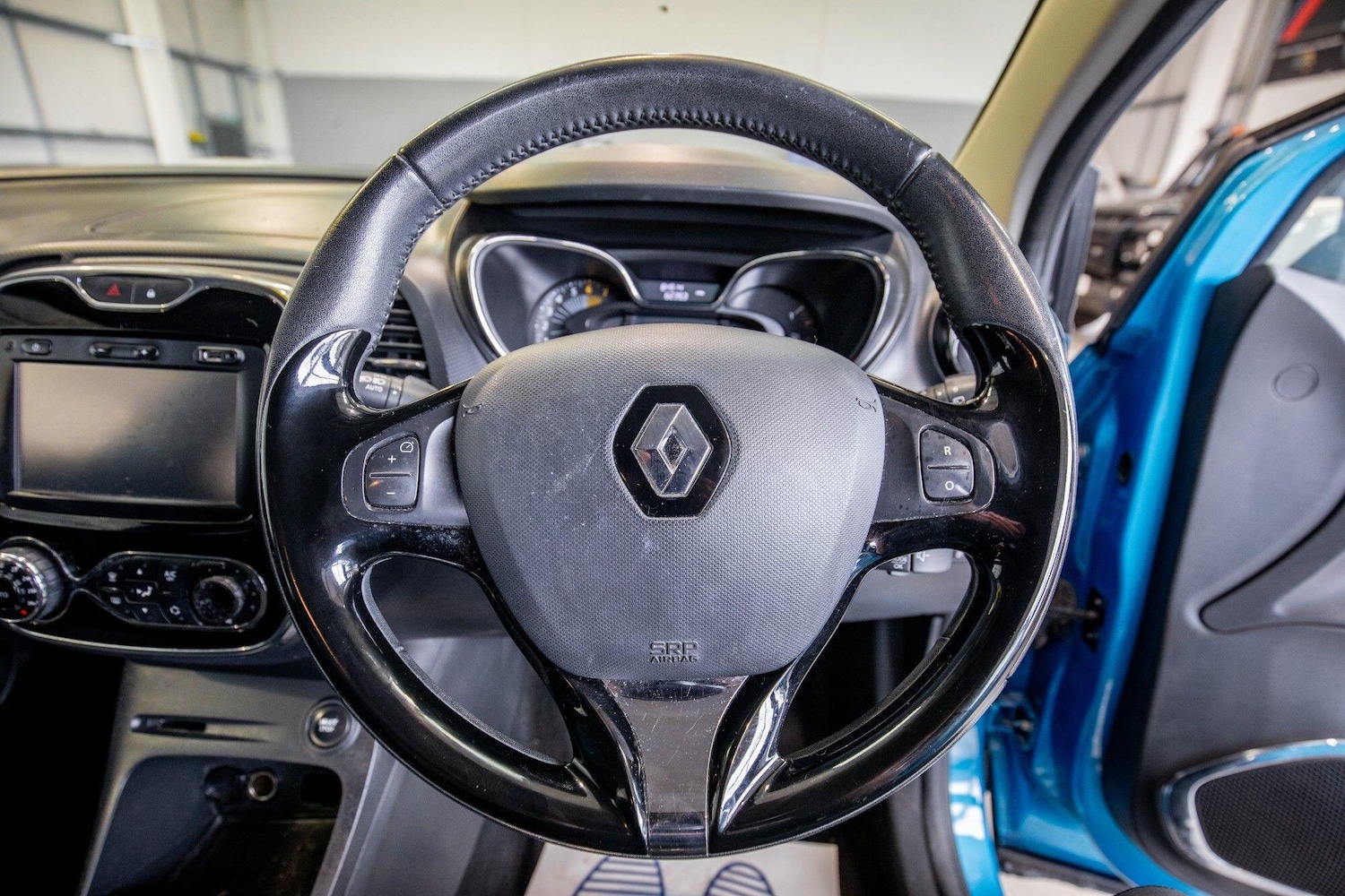 Used Renault Captur for sale - 76824302: Photo 17