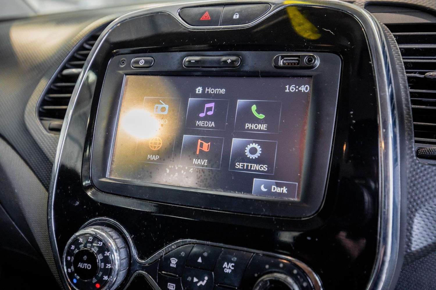 Used Renault Captur for sale - 76824302: Photo 22