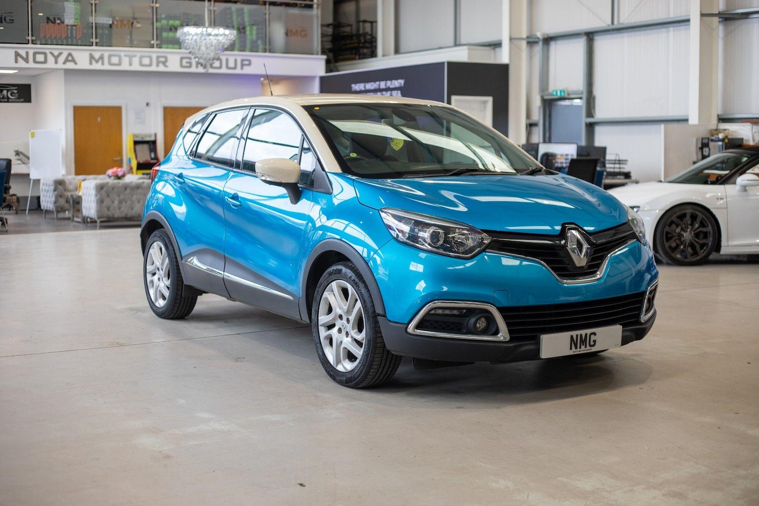 Used Renault Captur for sale - 76824302: Photo 8