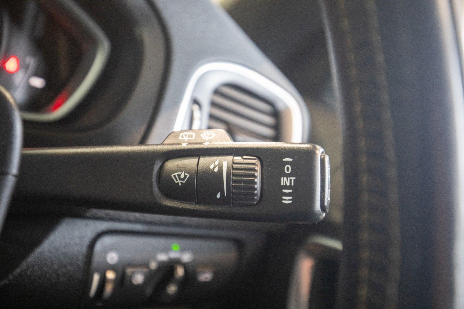 Used Volvo V40 2016 for sale - 77645693: Photo 24