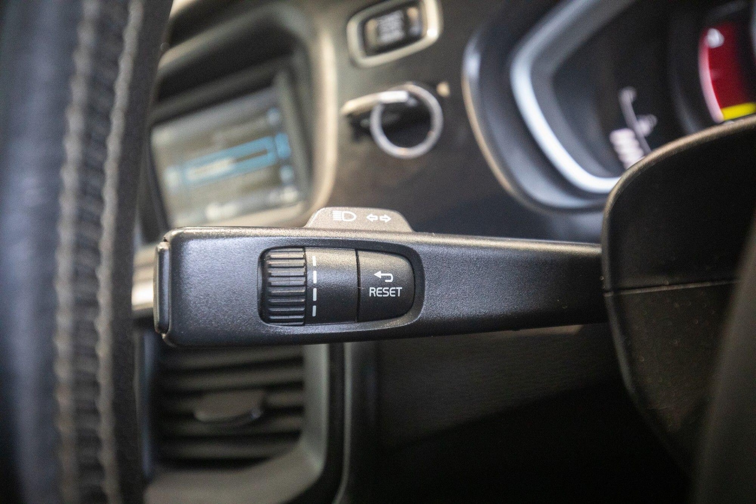 Used Volvo V40 2016 for sale - 77645693: Photo 25