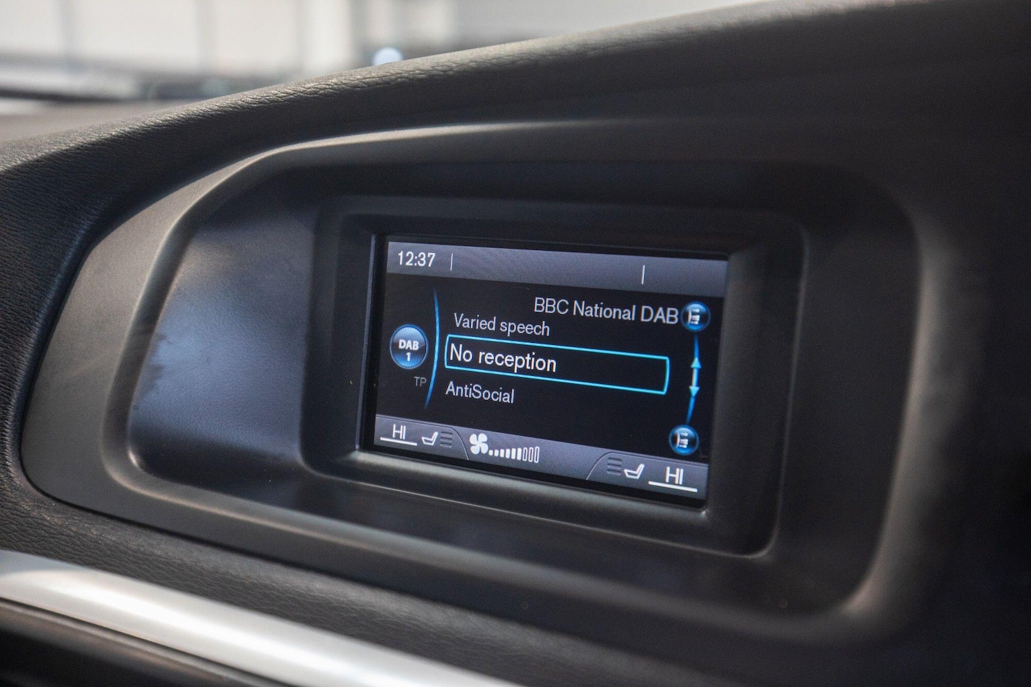 Used Volvo V40 2016 for sale - 77645693: Photo 26