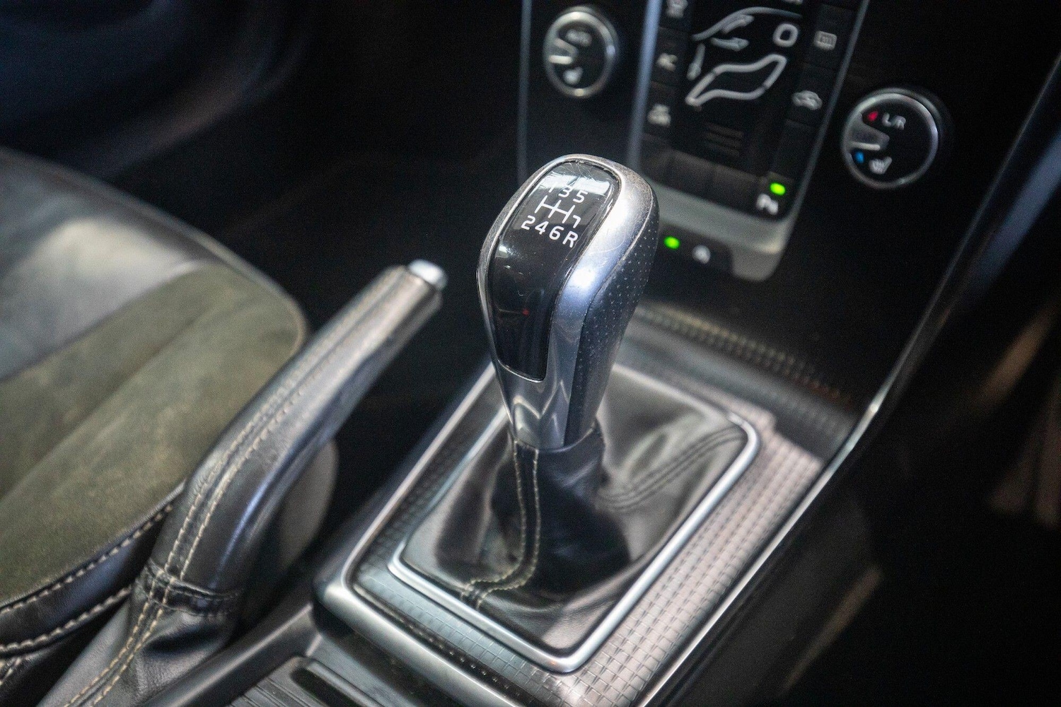 Used Volvo V40 2016 for sale - 77645693: Photo 30