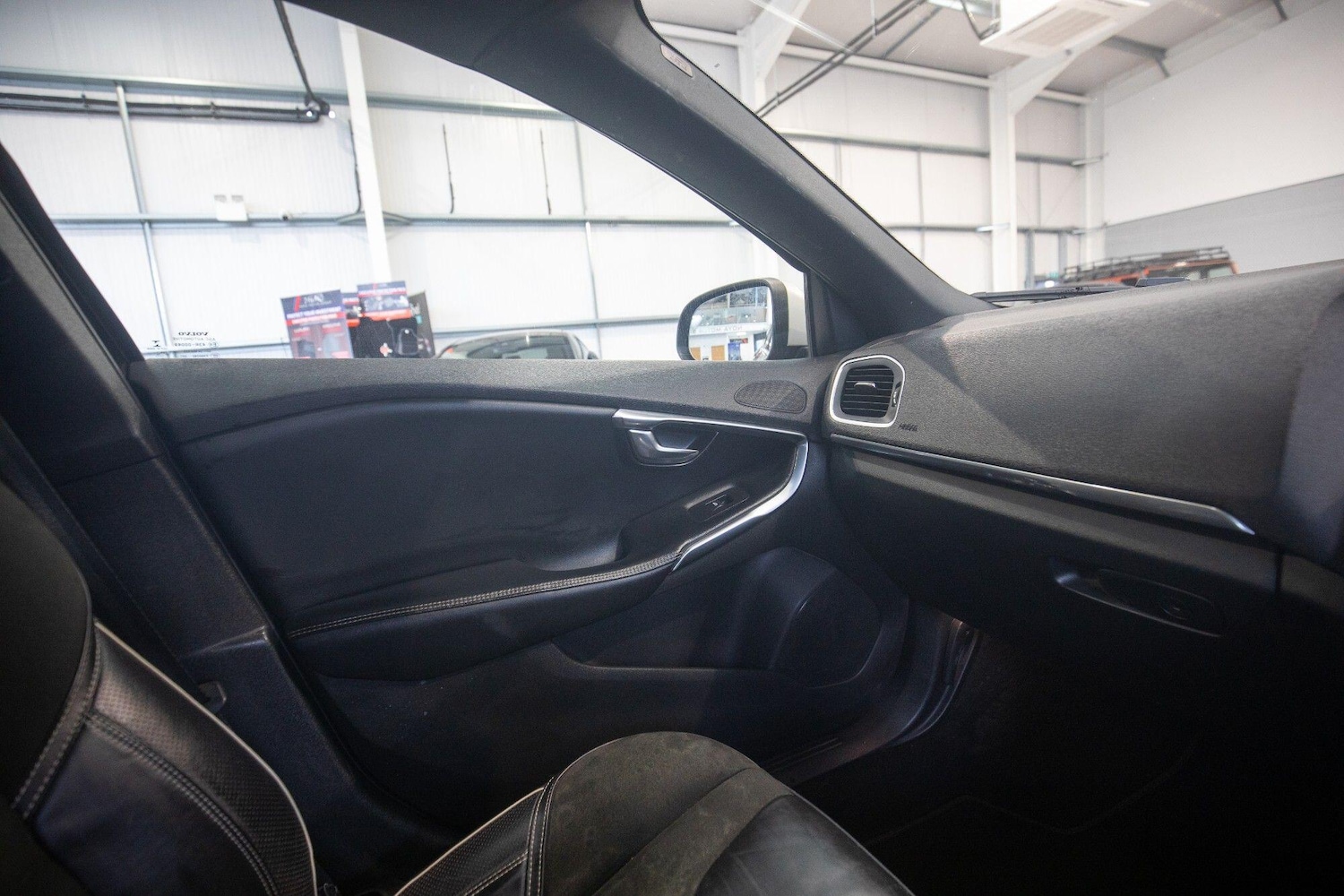 Used Volvo V40 2016 for sale - 77645693: Photo 32