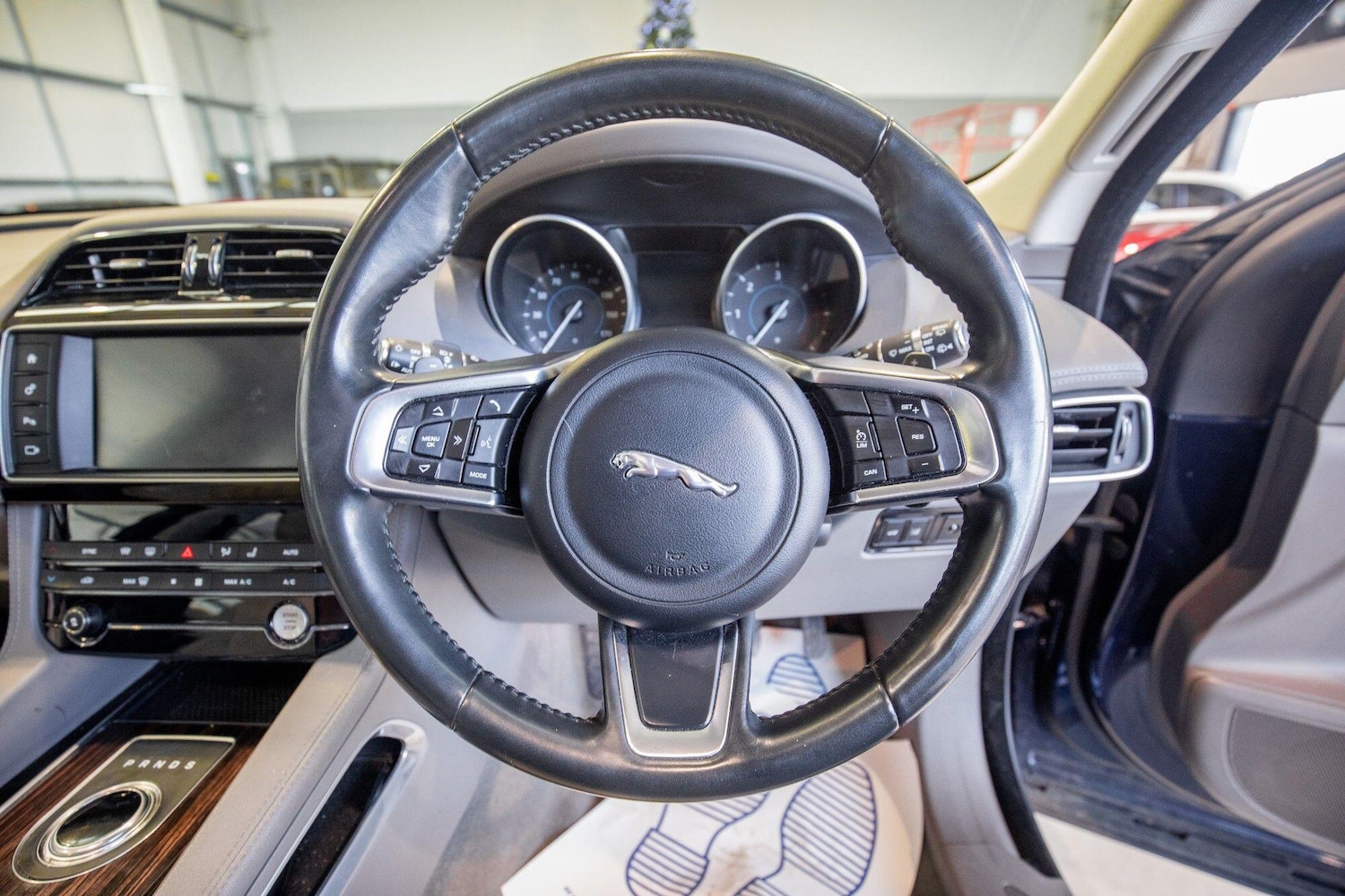 Used Jaguar F-Pace 2017 for sale - 76825162: Photo 18