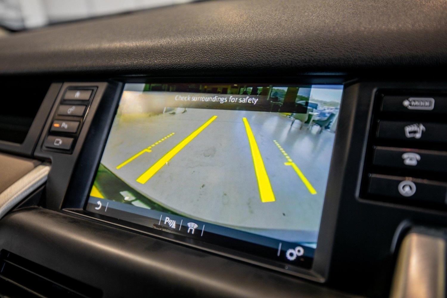 Used Land Rover Discovery Sport 2015 for sale - 76824020: Photo 25