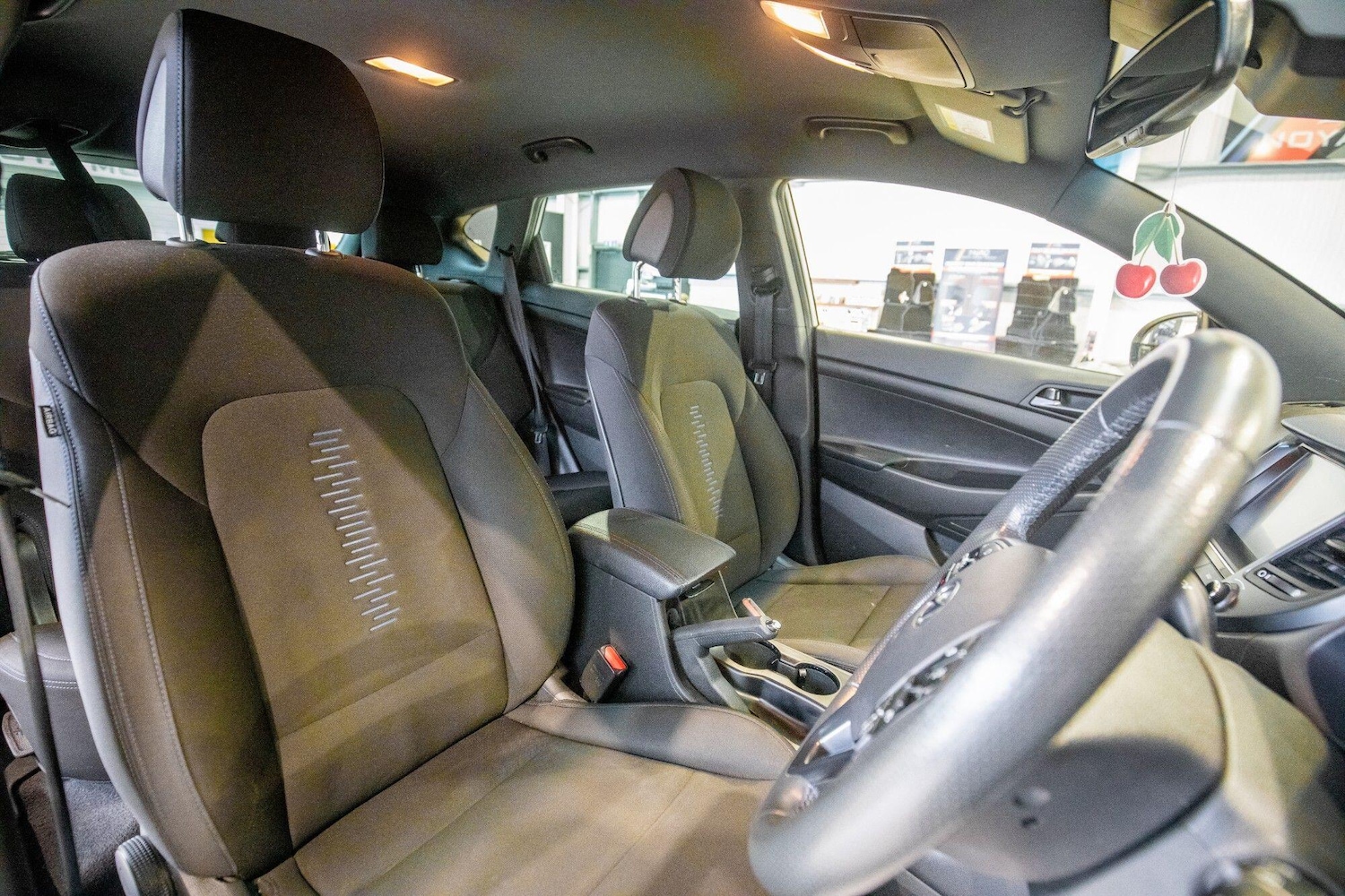 Used Hyundai TUCSON 2018 for sale - 77156623: Photo 3