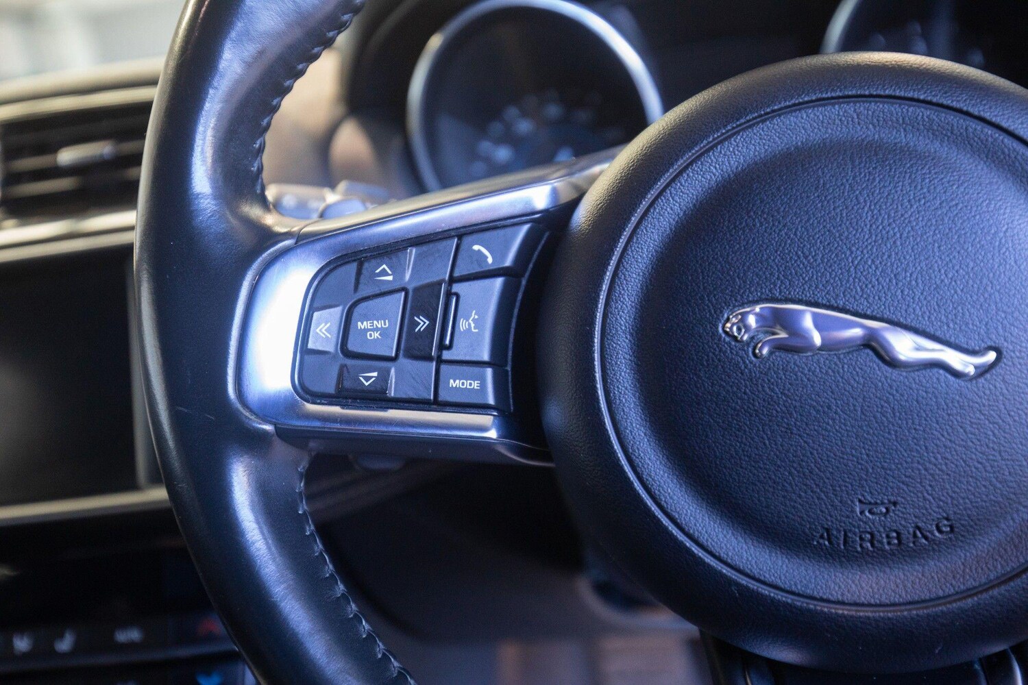 Used Jaguar XE 2016 for sale - 77358972: Photo 19