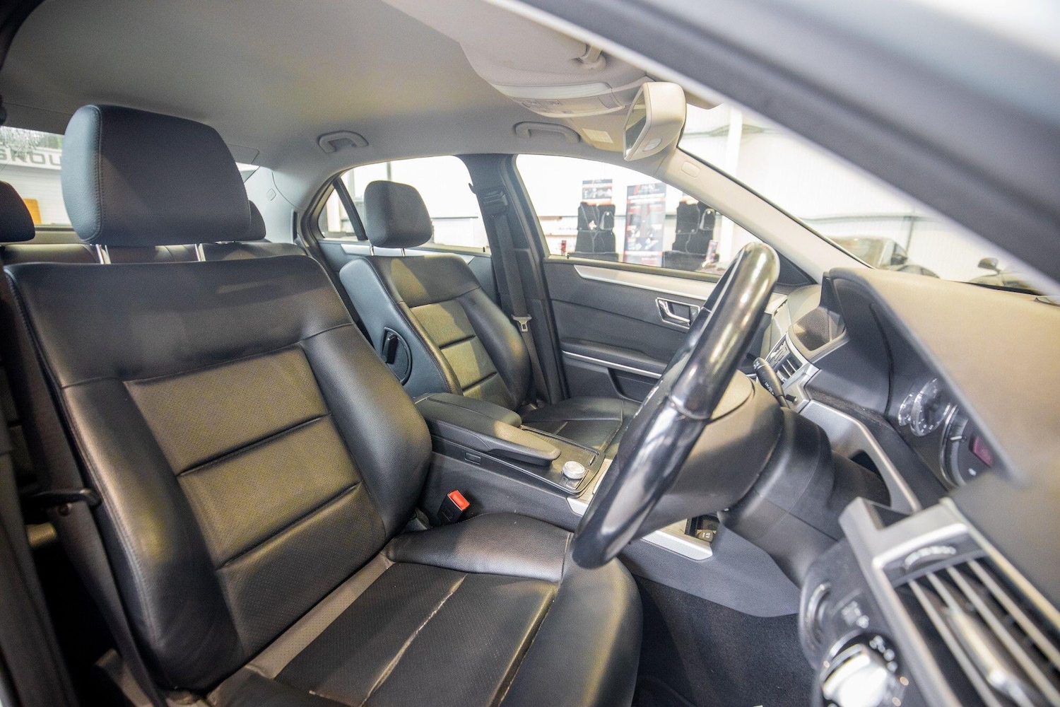 Used Mercedes-Benz E Class for sale - 76824469: Photo 3