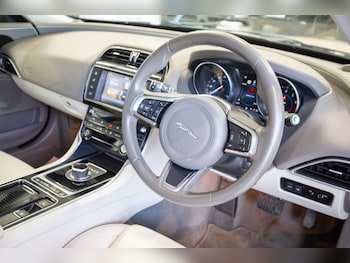 Used Jaguar XE 2017 for sale - 78287541: Photo