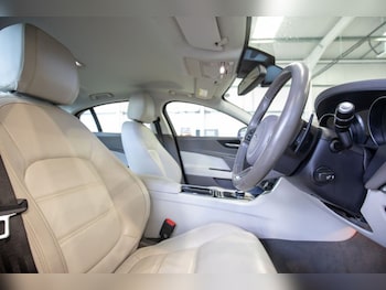 Used Jaguar XE 2017 for sale - 78287541: Photo