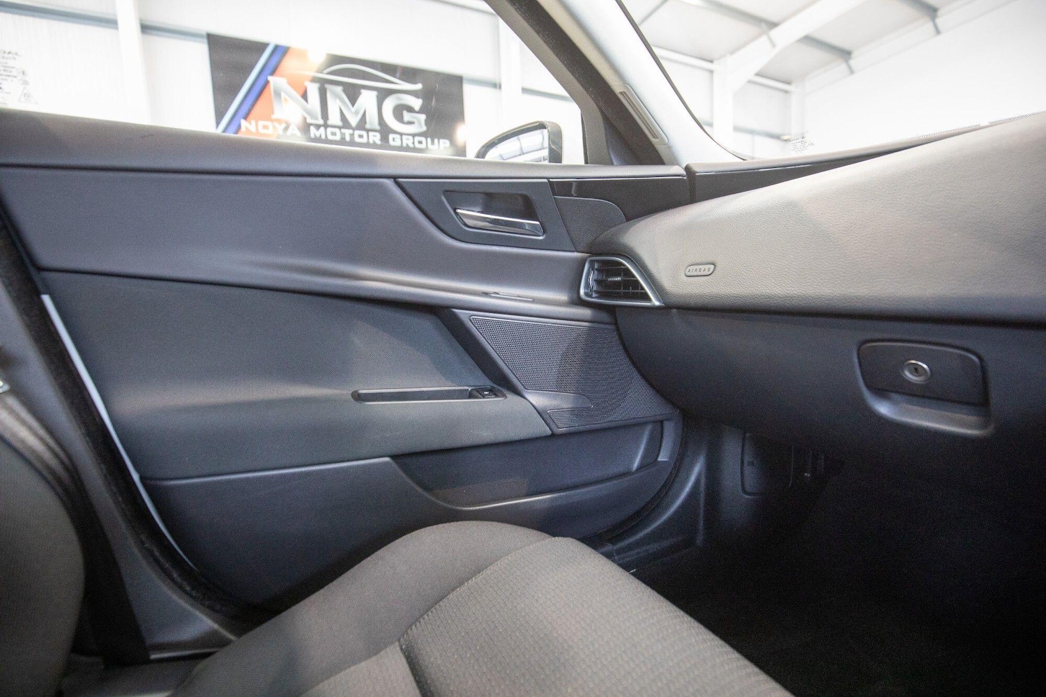 Used Jaguar XE 2017 for sale - 76824008: Photo 24