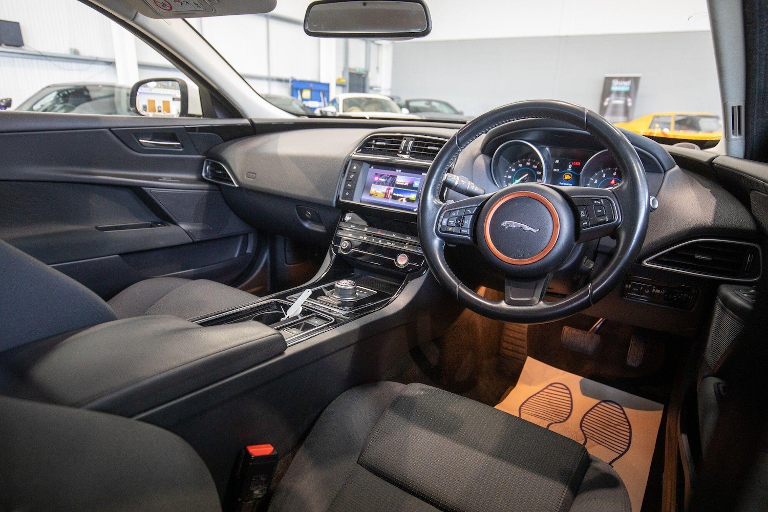 Used Jaguar XE 2017 for sale - 76824008: Photo 3