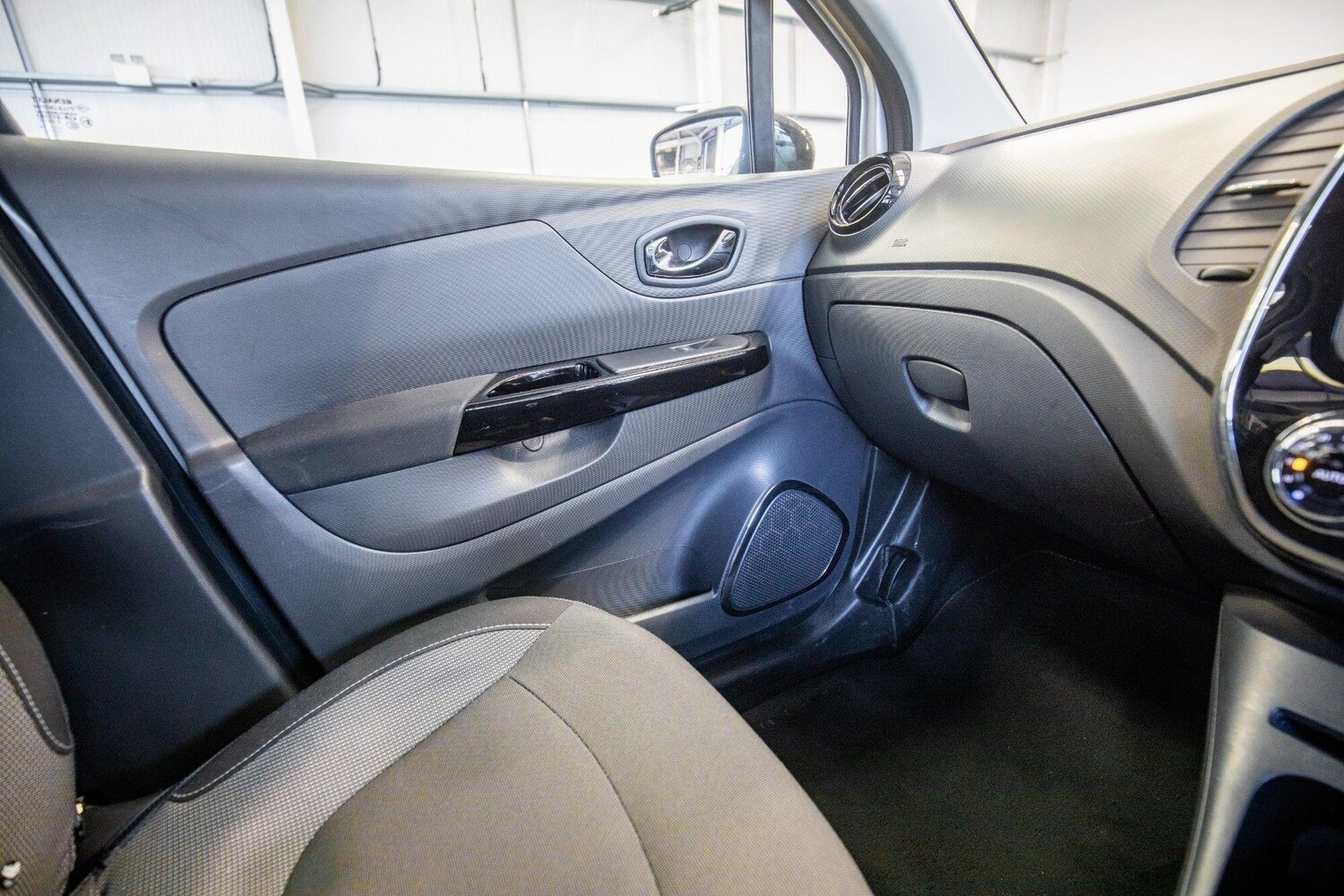 Used Renault Captur 2016 for sale - 77645890: Photo 30