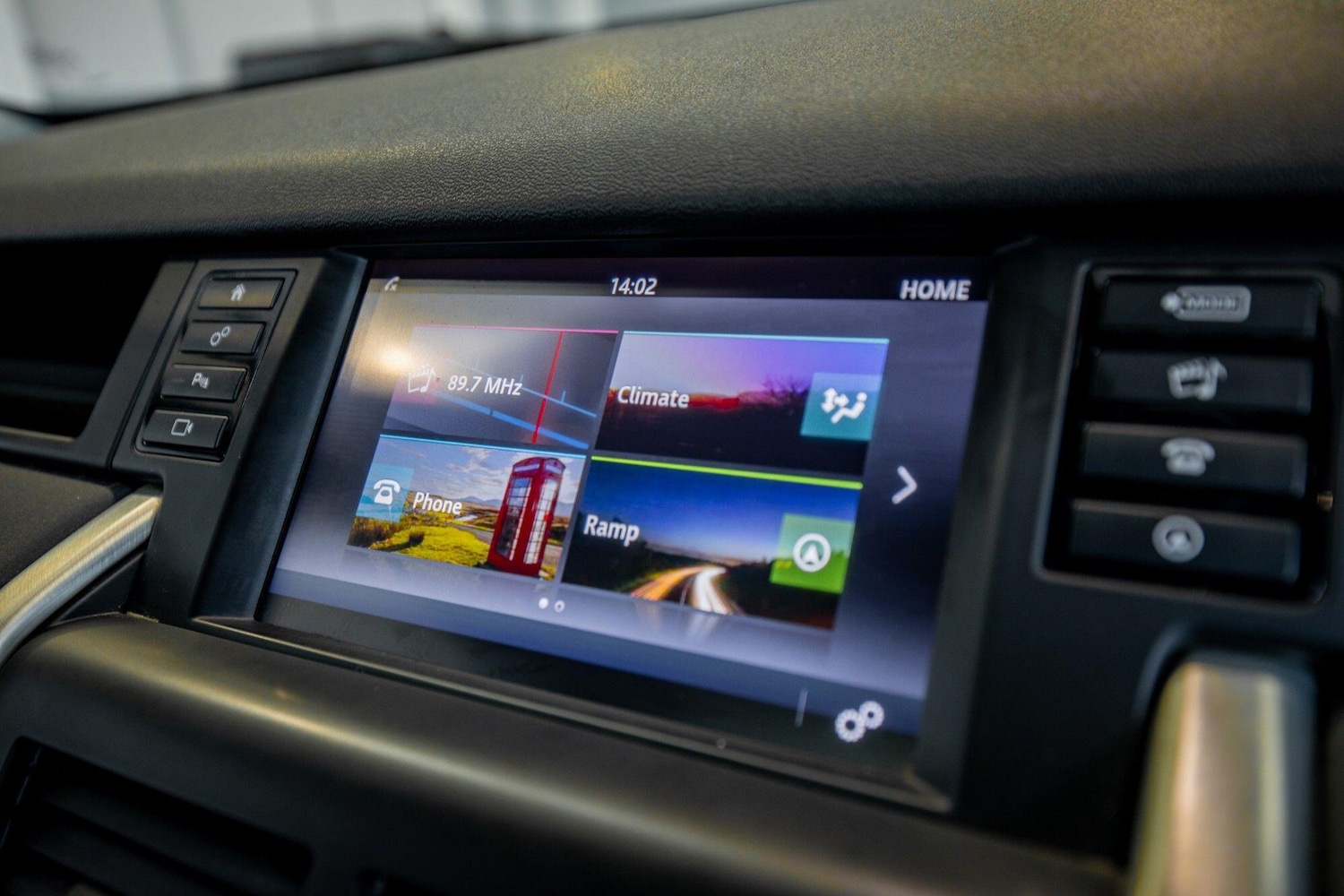 Used Land Rover Discovery Sport 2017 for sale - 76823718: Photo 25