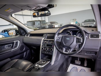 Used Land Rover Discovery Sport 2017 for sale - 76823718: Photo