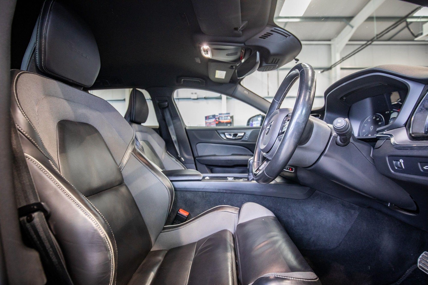 Used Volvo V60 for sale - 78214862: Photo 3