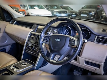 Used Land Rover Discovery Sport 2015 for sale - 78287471: Photo