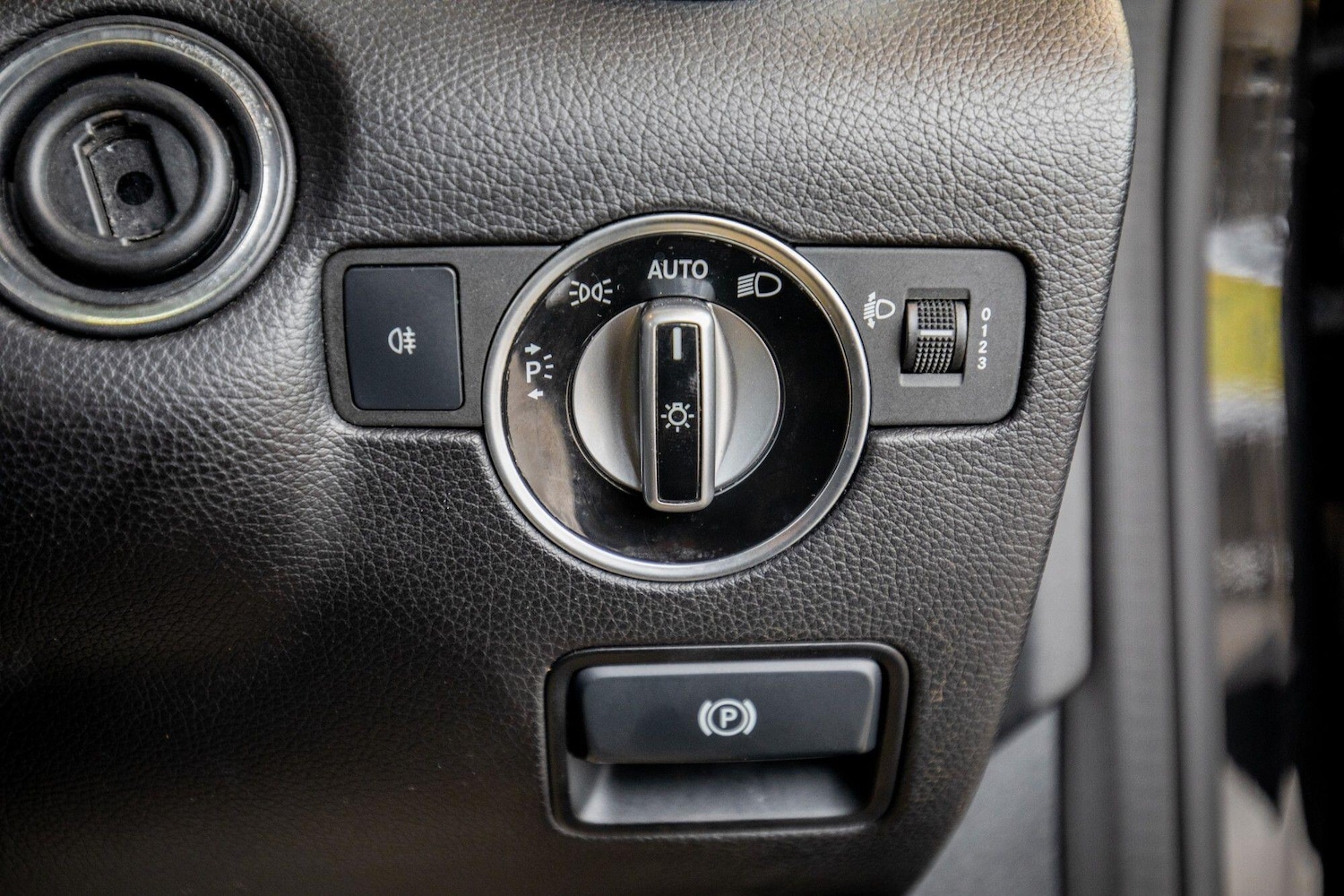 Used Mercedes-Benz SLK 2013 for sale - 76824044: Photo 17