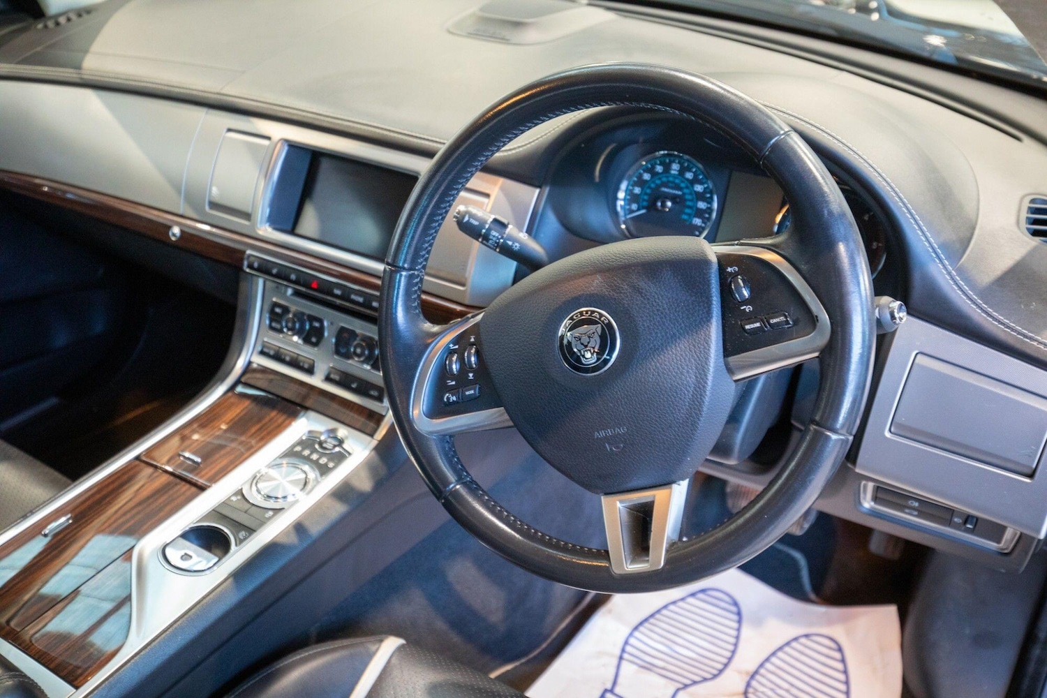 Used Jaguar XF 2014 for sale - 78156641: Photo 2