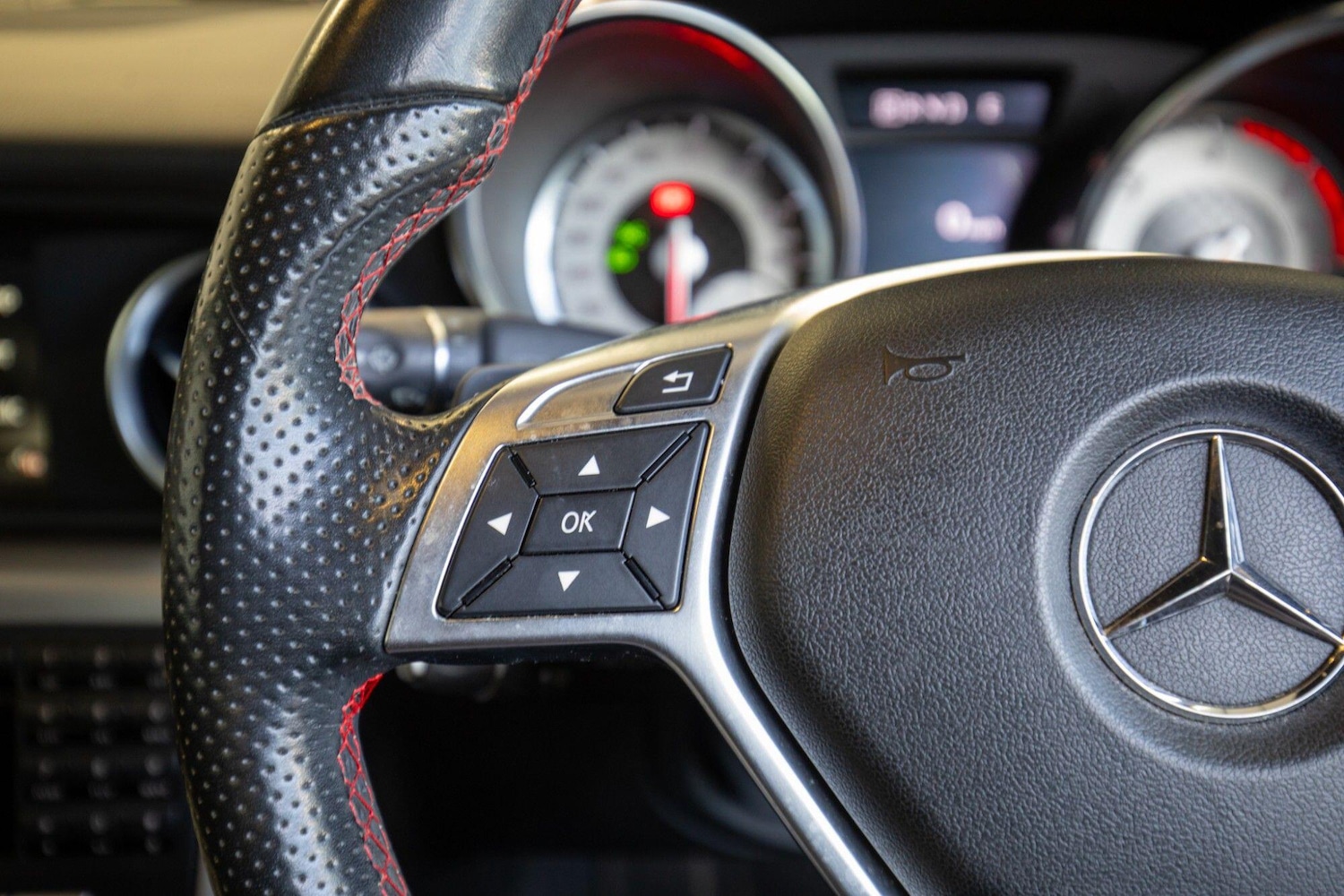 Used Mercedes-Benz SLK 2015 for sale - 78204910: Photo 18