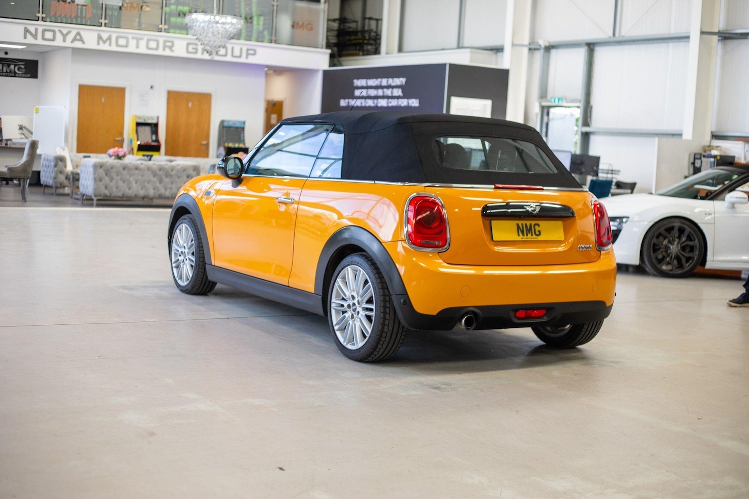 Used MINI Convertible 2016 for sale - 76823788: Photo 4