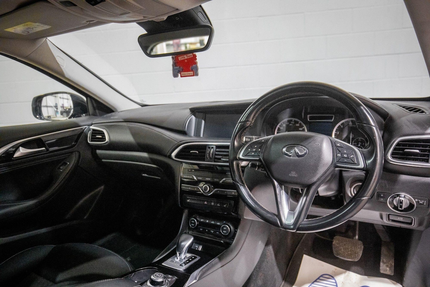 Used Infiniti QX30 2018 for sale - 77467951: Photo 2