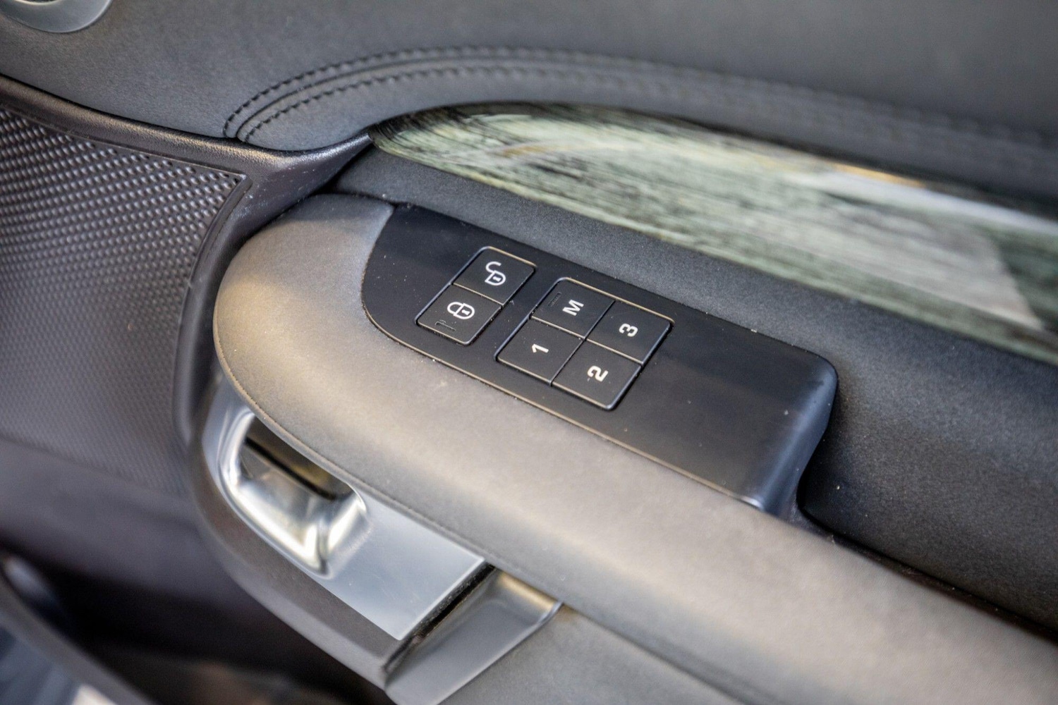 Used Land Rover Discovery 2017 for sale - 78148306: Photo 19