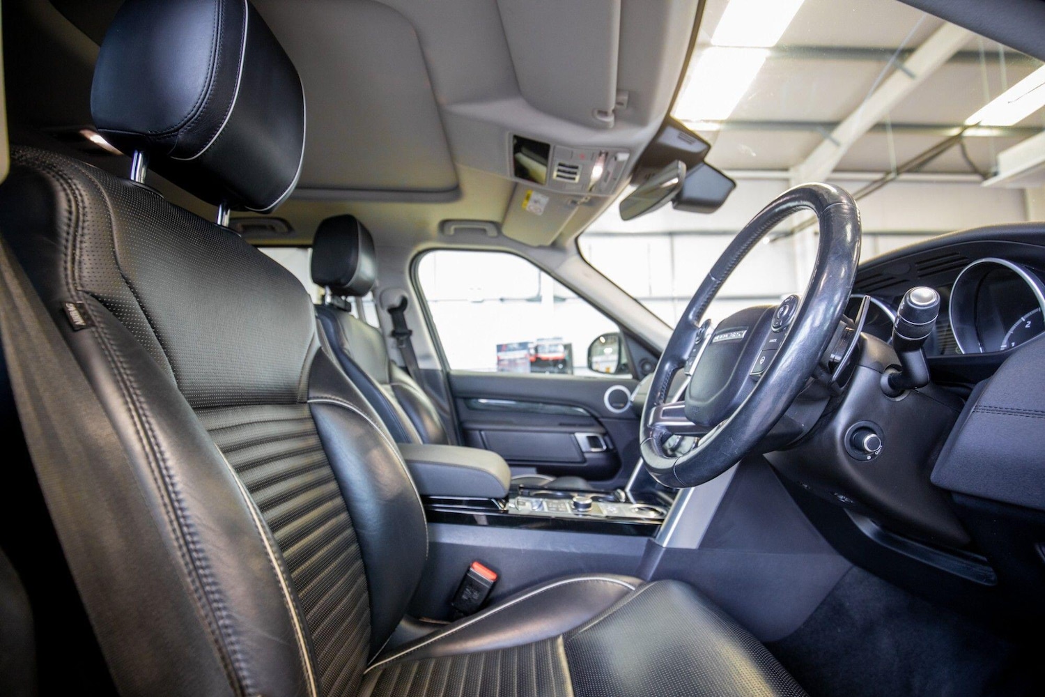 Used Land Rover Discovery 2017 for sale - 78148306: Photo 3