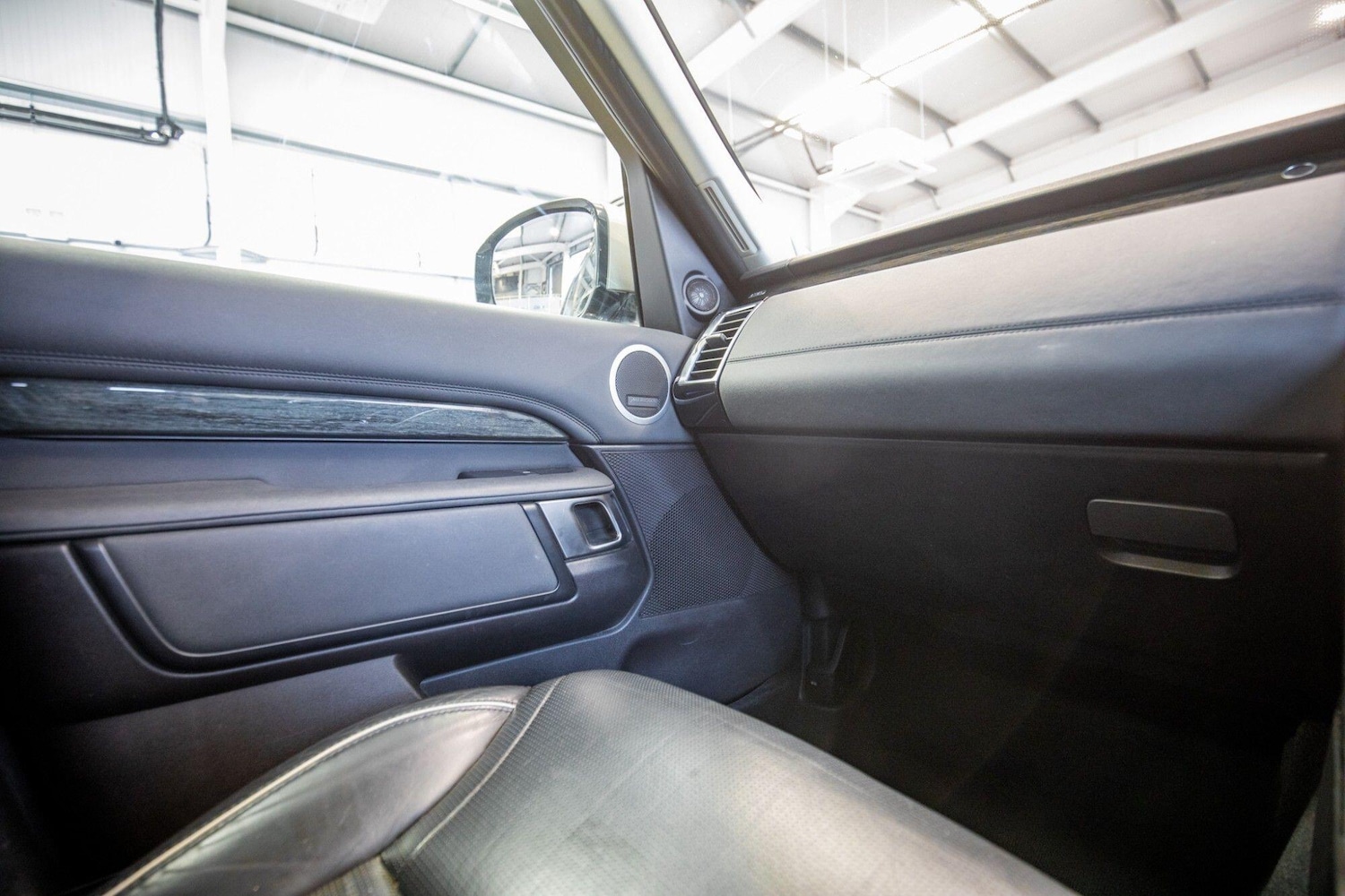 Used Land Rover Discovery 2017 for sale - 78148306: Photo 33