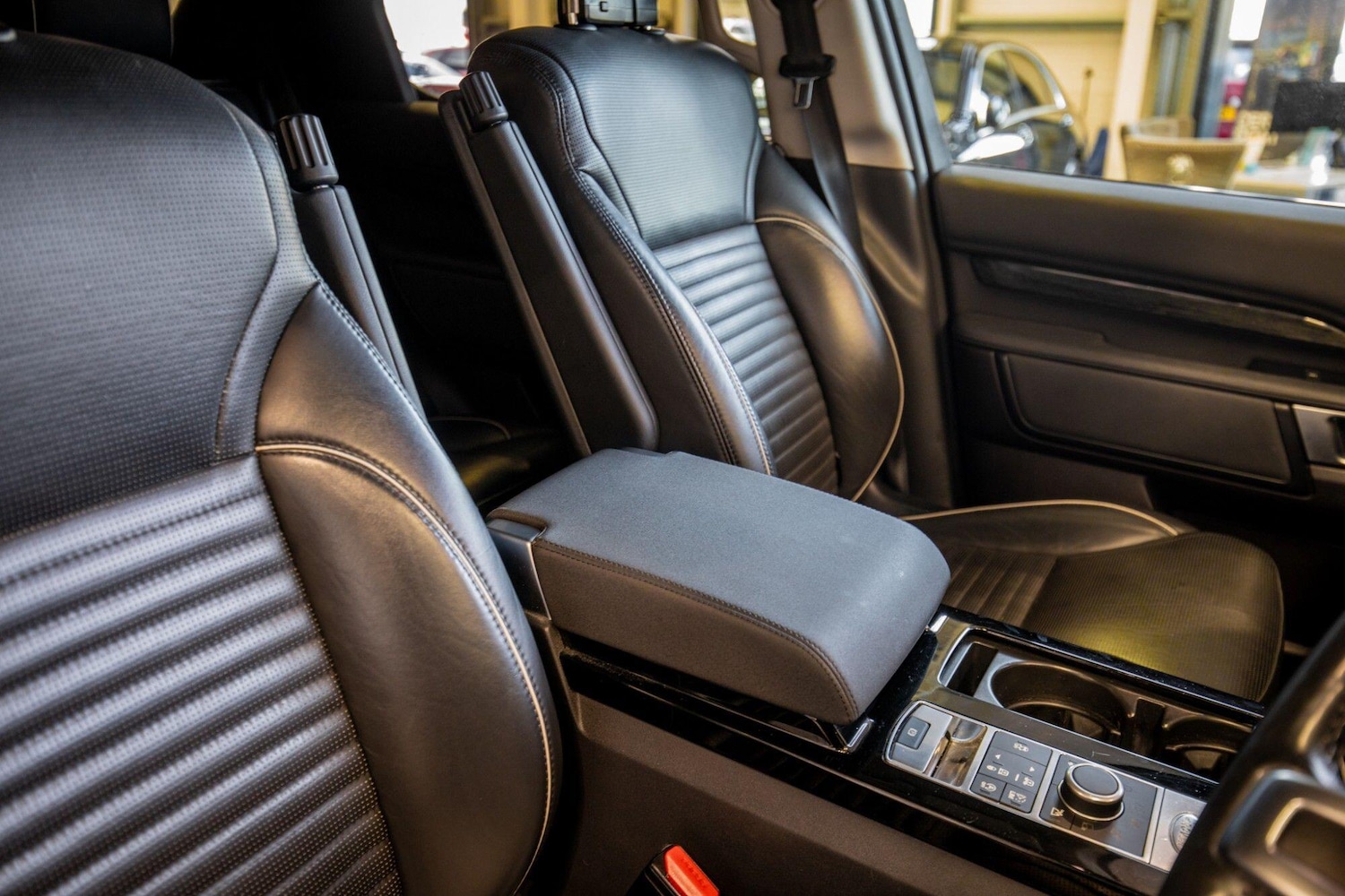 Used Land Rover Discovery 2017 for sale - 78148306: Photo 34