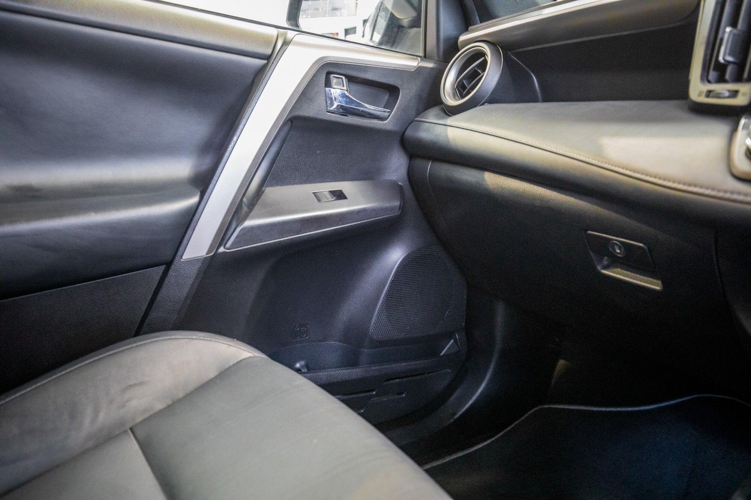 Used Toyota RAV4 for sale - 77809175: Photo 36