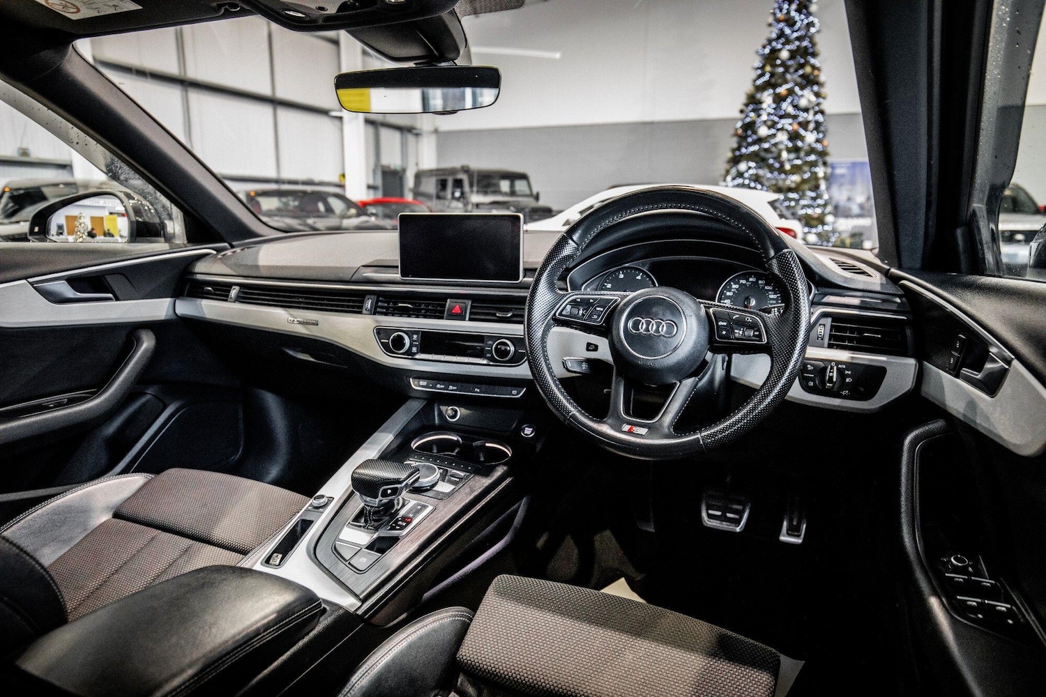 Used Audi A4 2017 for sale - 76913451: Photo 2