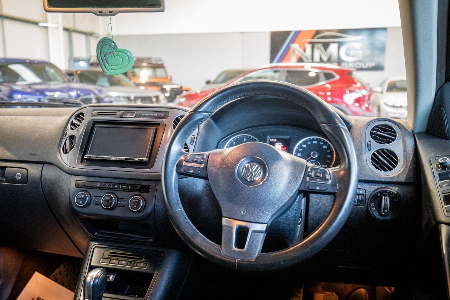 Used Volkswagen Tiguan 2015 for sale - 77722628: Photo 2