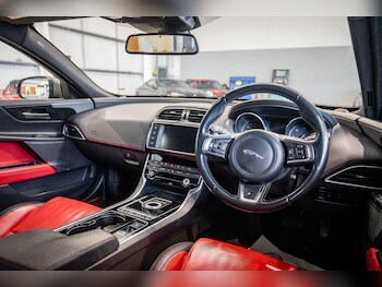 Used Jaguar XE 2015 for sale - 76824517: Photo