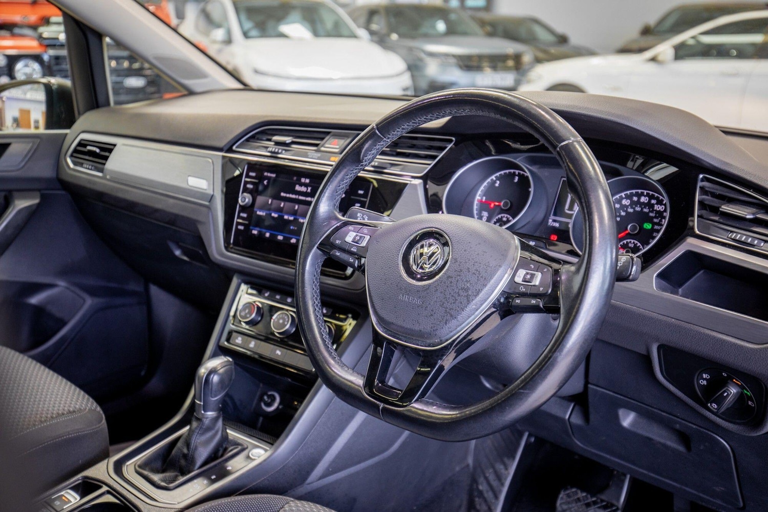 Used Volkswagen Touran for sale - 78135704: Photo 2