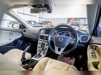 Used Volvo V40 2016 for sale - 78382378: Photo