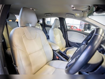 Used Volvo V40 2016 for sale - 78382378: Photo