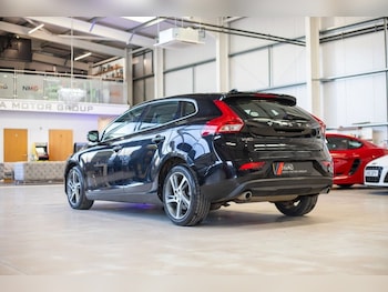 Used Volvo V40 2016 for sale - 78382378: Photo