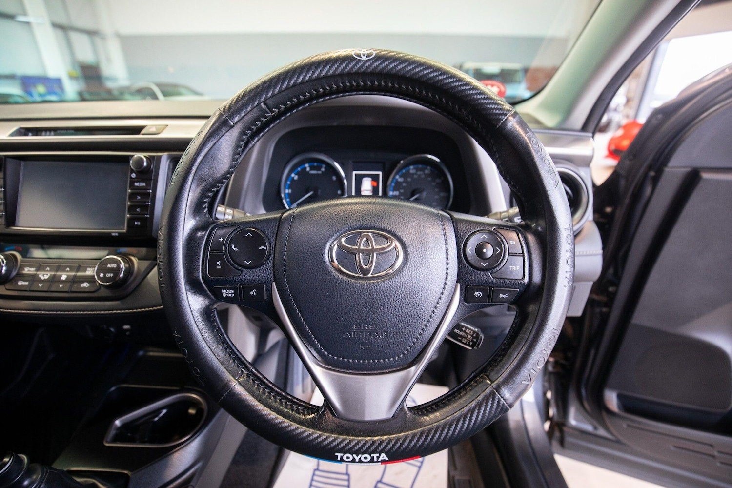 Used Toyota RAV4 for sale - 76824473: Photo 2