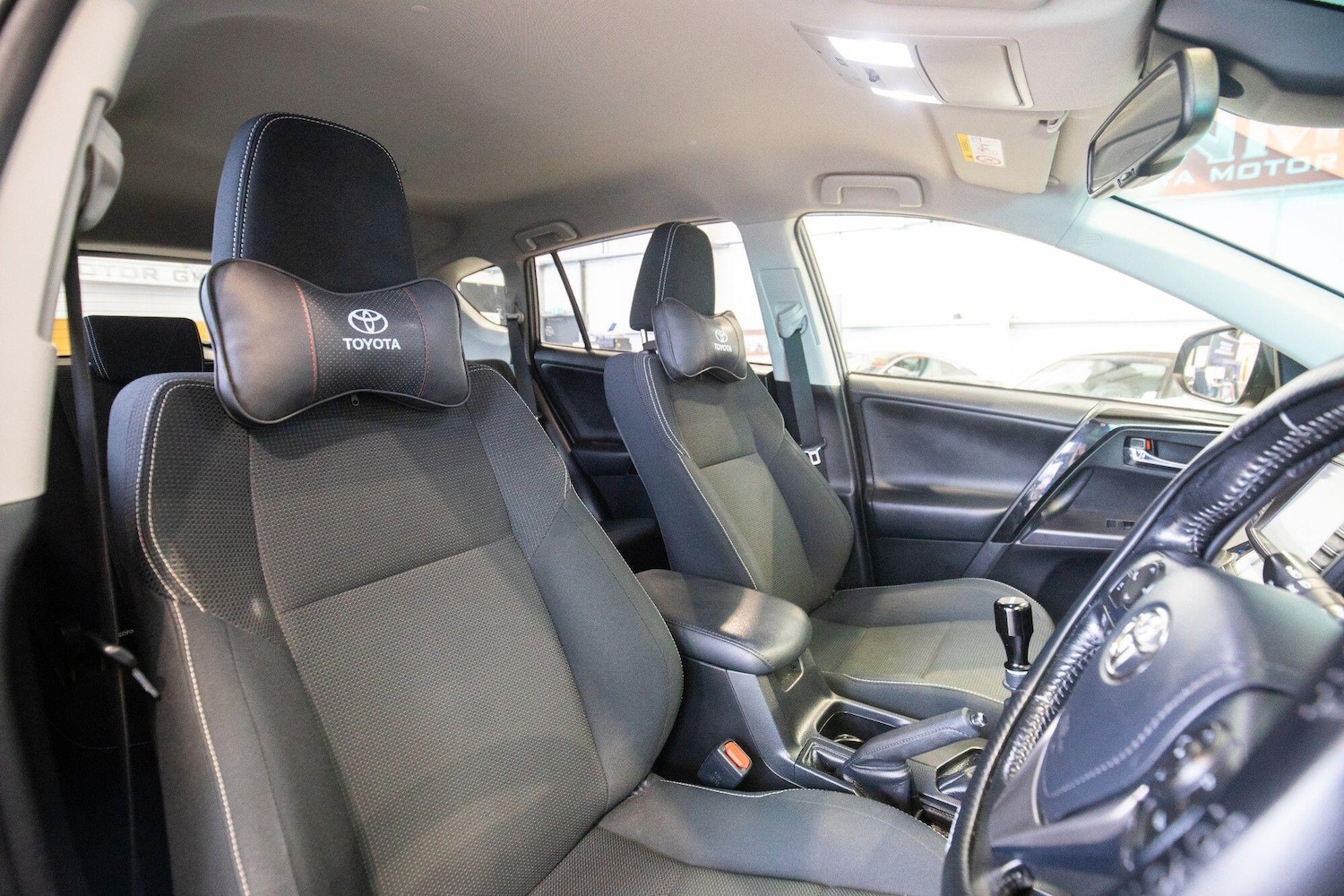 Used Toyota RAV4 for sale - 76824473: Photo 3